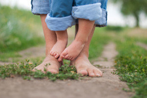 How to Take Care of Children’s Feet infographic